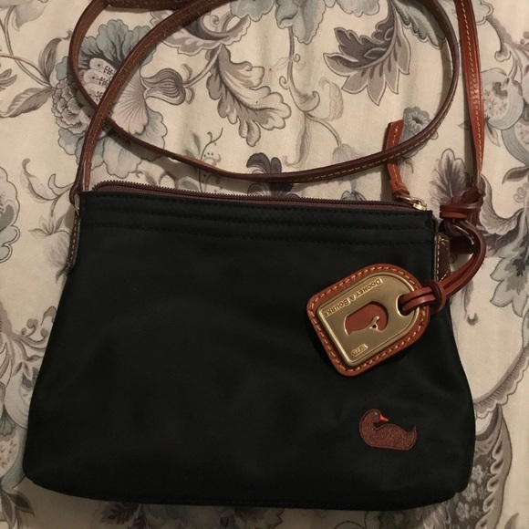 Dooney & Bourke small purse - Picture 1 of 6